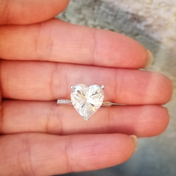 💎NEW💎 3.5 CARAT SIMULATED HEART DIAMOND RING - Picture 3 of 8